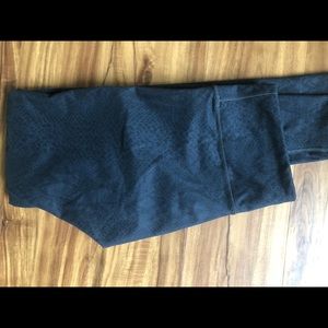 LULULEMON DARK BLUE REPTILE LEGGINGS